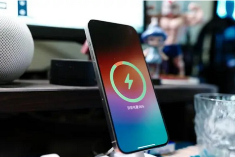 晋中苹果15换屏服务分享用什么充电器给iPhone15充电更好 